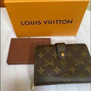 Louis Vuitton Agenda wallet